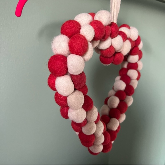Home Decor Valentine’s Day Red and White FELT Heart Wreath - Picture 2 of 7